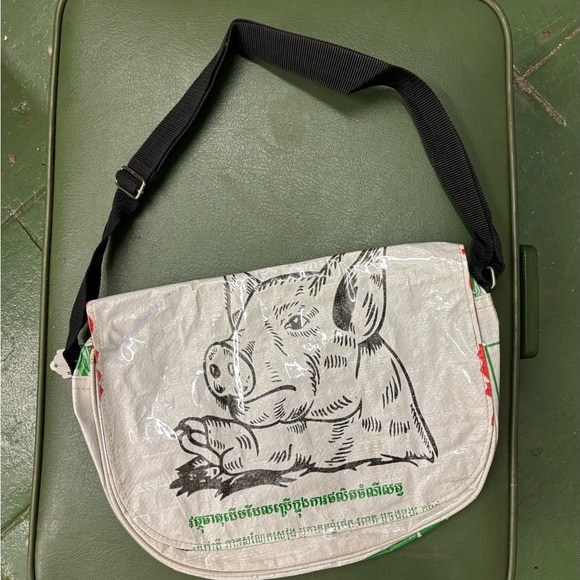 ANGKOR RECYCLED Pig Crossbody unused bag from Cambodia. - Picture 2 of 8